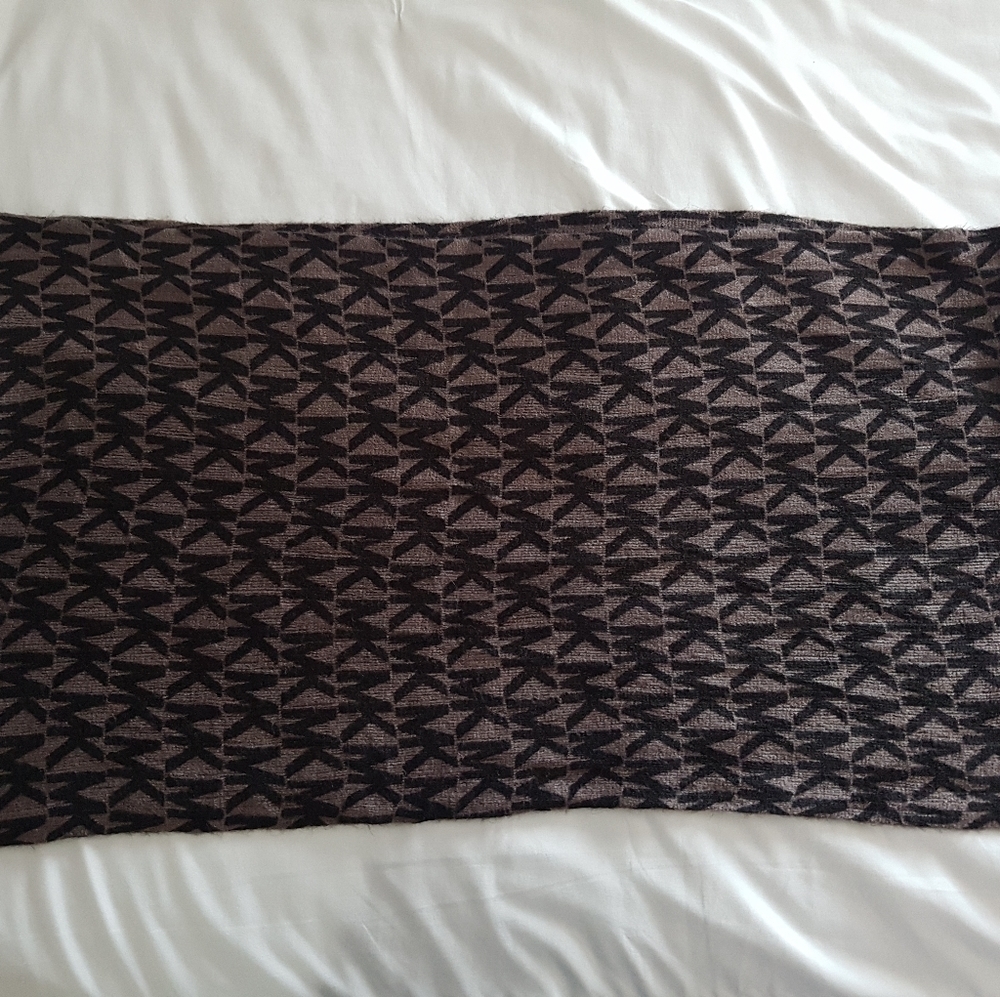 Michael Kors women's knit cowl scarf black & tan